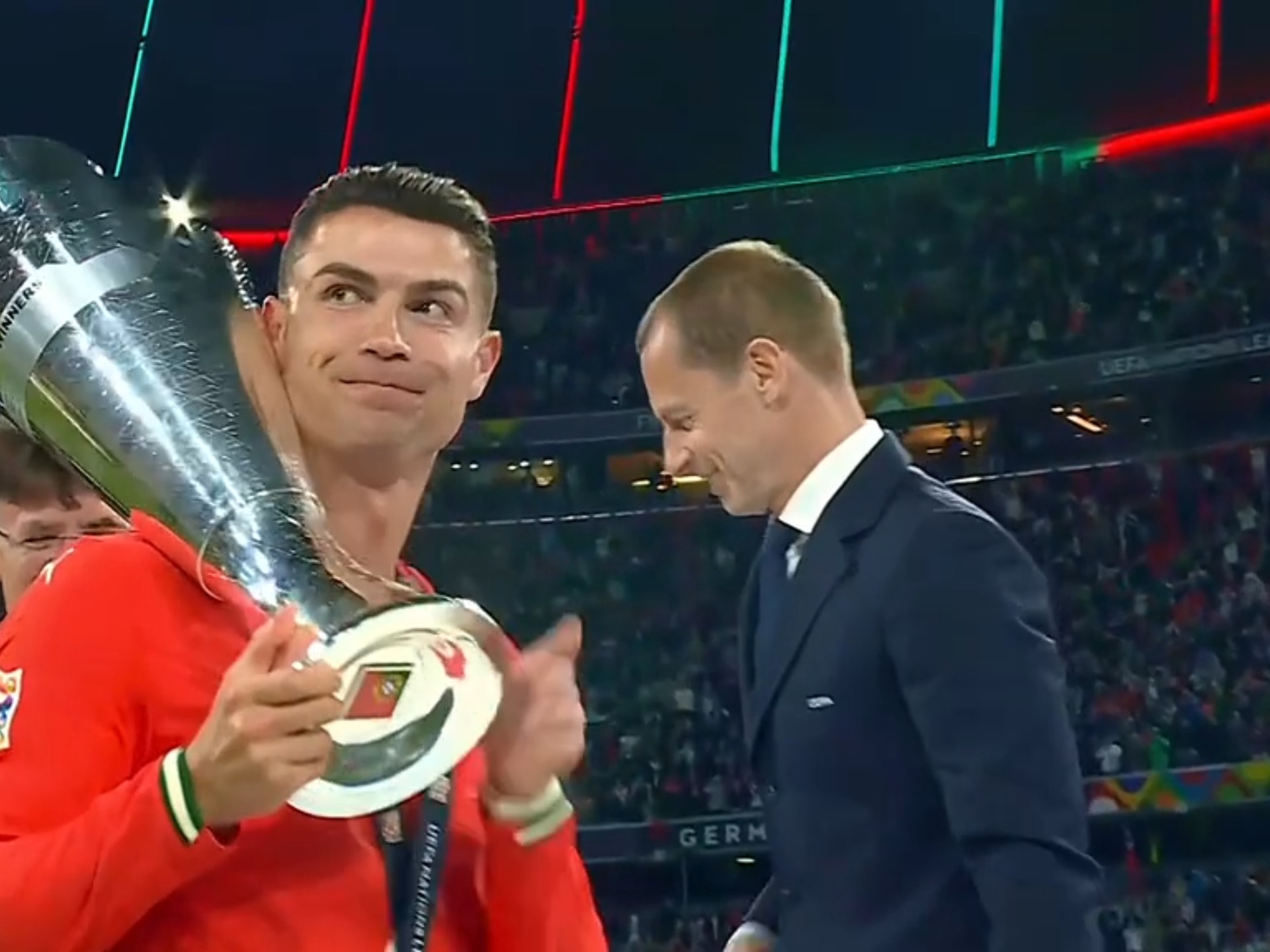 利物浦战平AC米兰，C罗补时绝平欧联杯的简单介绍