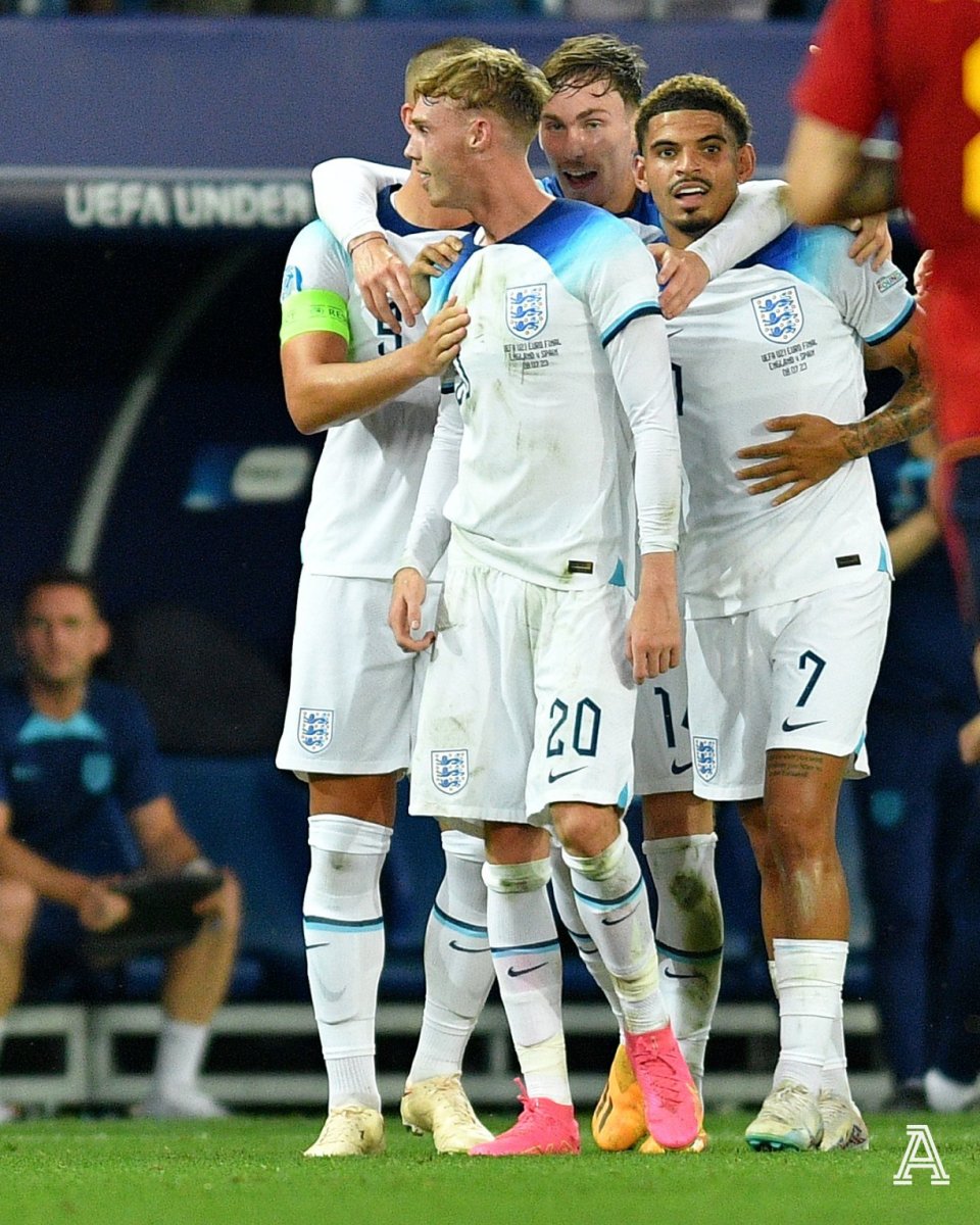 开云sport-曼城轻取曼联，凯恩扑点救主欧冠